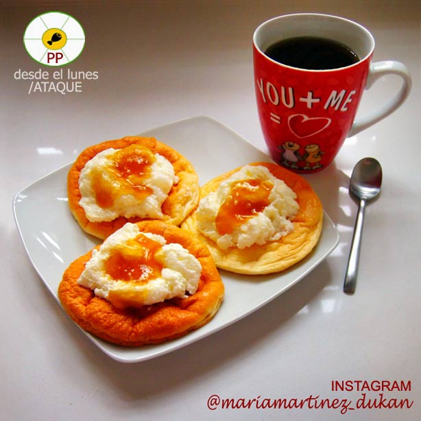 Tortitas Dukan sin salvados con chantilly light y mermelada 